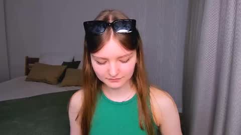 Snapshot of charminglookeva chatting on May 2026 04:21:01 AM Im Eva online show from May 2026 04:21:01 AM