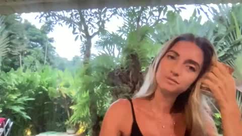 Snapshot of chasingsunsets_quinn chatting on October 2025 09:57:01 PM Chasing Sunsets Quinn online show from October 2025 09:57:01 PM