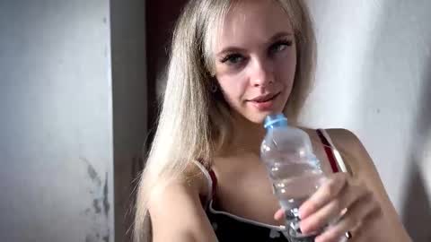 Milissa online show from October 2025 03:53:01 PM