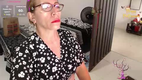 CHAYLA VICTORIA RUIZ  online show from October 2025 07:36:02 PM