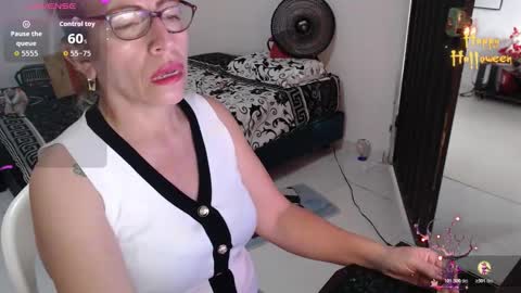 CHAYLA VICTORIA RUIZ  online show from October 2025 08:02:02 PM