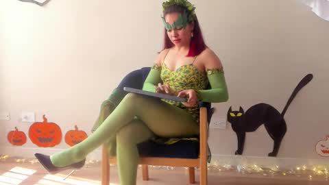 Snapshot of cheek_chic12 chatting on October 2025 06:45:02 PM Regina Phalange online show from October 2025 06:45:02 PM