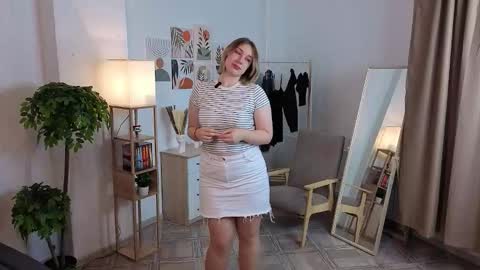 Snapshot of cherellehowieson chatting on October 2025 04:18:01 PM Pauline its my first day online show from October 2025 04:18:01 PM