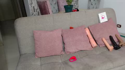 Snapshot of cherry__bloom_ chatting on June 2026 10:25:01 PM MIA online show from June 2026 10:25:01 PM