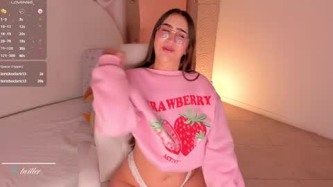 Snapshot of cherry_blond_ chatting on February 2025 08:17:01 AM Cherry online show from February 2025 08:17:01 AM