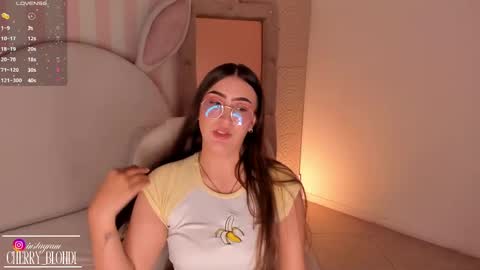 Snapshot of cherry_blond_ chatting on February 2025 12:36:02 AM Cherry online show from February 2025 12:36:02 AM
