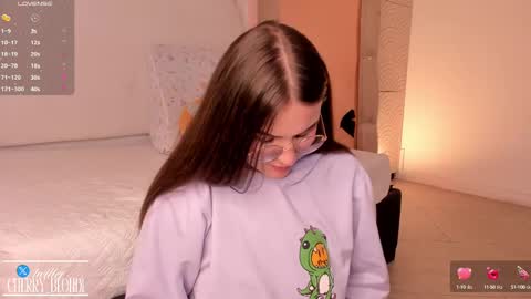 Snapshot of cherry_blond_ chatting on March 2025 02:41:01 AM Cherry online show from March 2025 02:41:01 AM