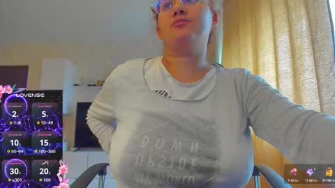 mayra online show from October 2025 10:45:02 AM