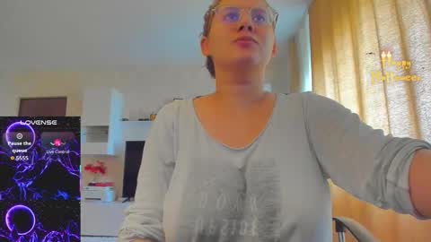 mayra online show from October 2025 08:02:02 AM