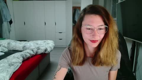 Snapshot of cherryangle chatting on March 2026 06:37:01 AM Leonie online show from March 2026 06:37:01 AM