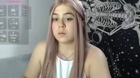cherrypeach_ online show from October 2025 06:48:01 PM
