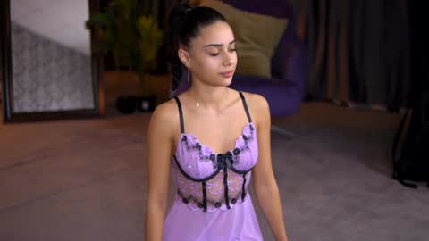 Selena online show from February 2025 07:51:01 PM