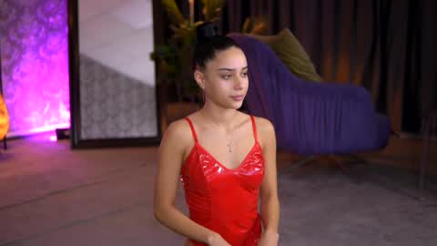 Selena online show from February 2025 08:01:01 PM