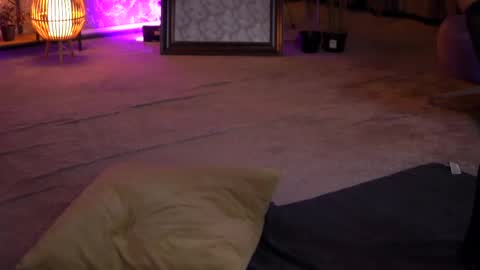 Selena online show from February 2025 12:19:02 AM