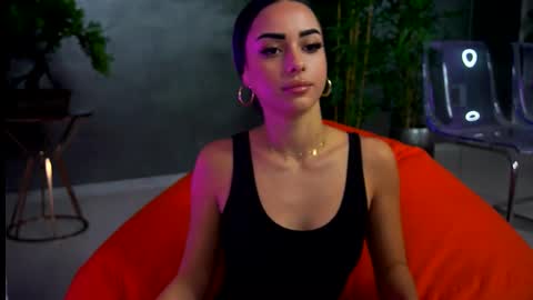 Selena online show from September 2025 07:04:02 PM