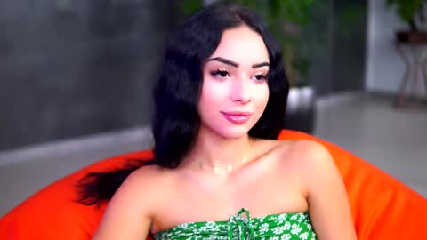 Selena online show from October 2025 06:58:01 PM