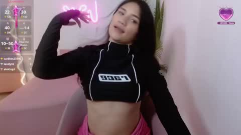 Snapshot of chiara_tay chatting on December 2024 09:09:01 AM Chiara online show from December 2024 09:09:01 AM