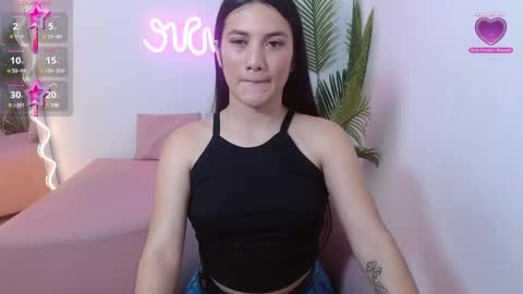 Snapshot of chiara_tay chatting on December 2024 06:29:01 AM Chiara online show from December 2024 06:29:01 AM