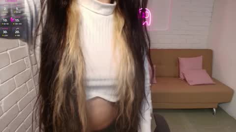 Snapshot of chiara_tay chatting on December 2024 04:22:02 AM Chiara online show from December 2024 04:22:02 AM