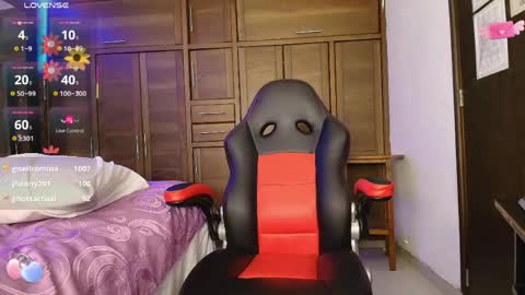 chica_nocturna online show from April 2026 09:39:33 PM