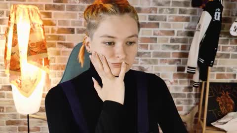 Bella online show from October 2025 05:02:02 AM