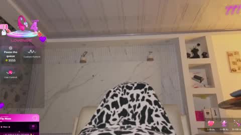 chloe_cooperr online show from April 2026 01:18:02 AM