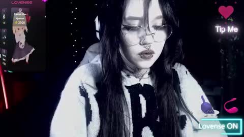 Snapshot of chloe_crystall_killer chatting on November 2025 02:06:01 AM chloe_crystall_killer online show from November 2025 02:06:01 AM