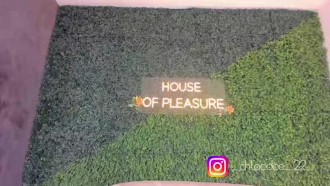 Chloe online show from October 2025 12:58:01 PM