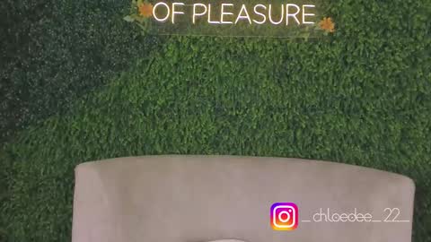 Chloe online show from October 2025 12:03:02 PM