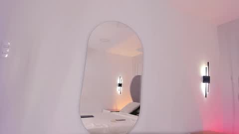 Chloe online show from November 2025 01:20:01 PM