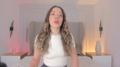 Chloe online show from November 2025 11:47:01 AM