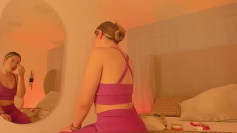 Chloe online show from March 2026 12:32:02 PM