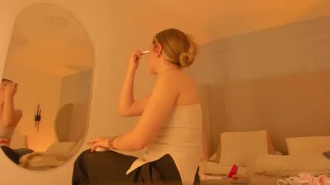 Chloe online show from March 2026 12:21:02 PM