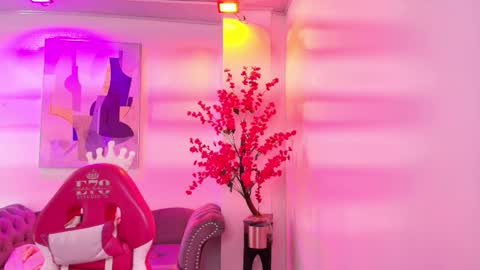 Chloe online show from March 2026 11:37:01 AM