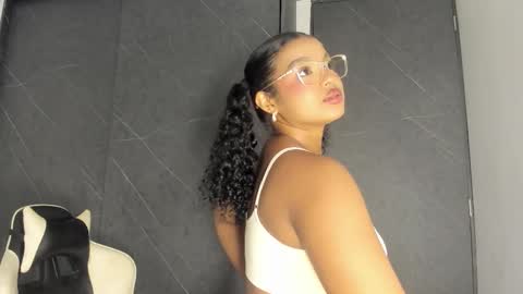 chloe online show from October 2025 01:17:01 AM