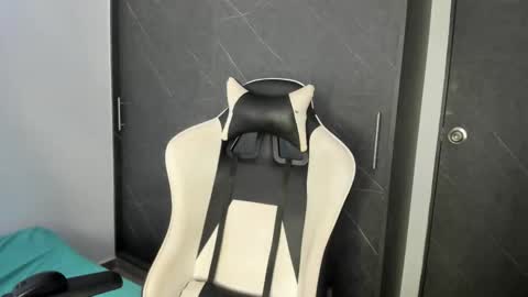 chloe online show from March 2026 09:32:01 PM