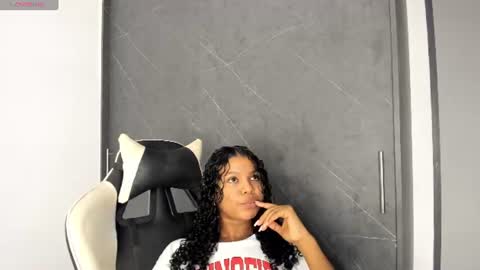 Snapshot of chloe_evans21 chatting on June 2026 12:33:02 AM chloe online show from June 2026 12:33:02 AM