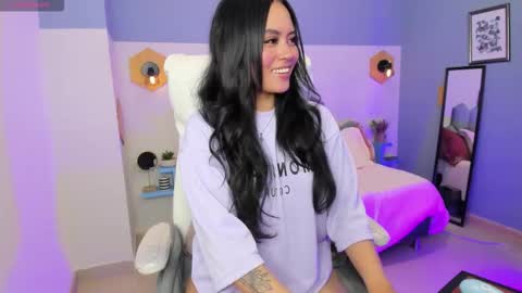 Chloe online show from November 2025 05:15:02 PM