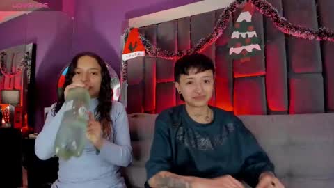 Isabella curly hair - Anastasia short hair  online show from December 2024 06:46:02 PM