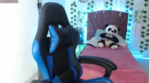  CHLOE online show from October 2025 08:31:01 PM