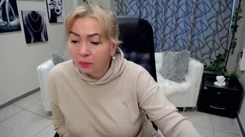 Snapshot of chloe_lo chatting on October 2025 05:41:02 AM Chloe online show from October 2025 05:41:02 AM