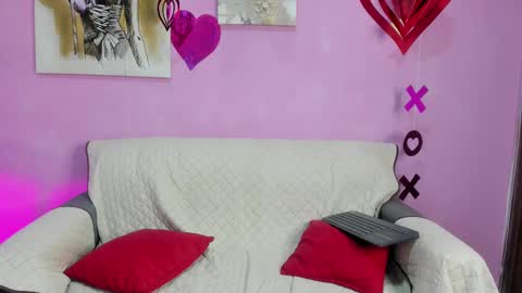 Snapshot of chloe_madisson chatting on February 2025 02:33:02 PM chloe online show from February 2025 02:33:02 PM