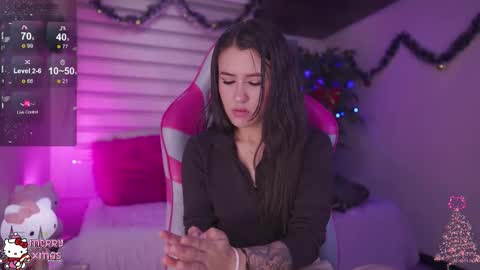 CLOE  online show from December 2025 05:08:02 PM