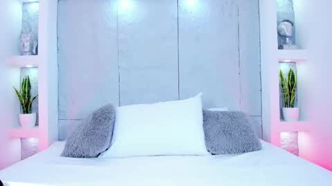 Chloe online show from September 2025 05:07:02 AM