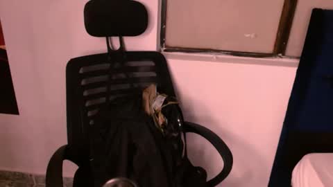 Chloe online show from November 2025 07:01:02 PM