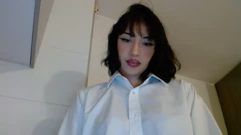 cloes  online show from October 2025 10:50:01 PM