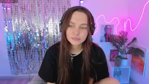 Snapshot of chloe_sunny chatting on July 2026 01:51:01 PM Chloe online show from July 2026 01:51:01 PM