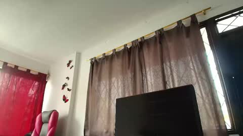 Snapshot of chloe_swarts chatting on November 2025 03:36:02 PM Lulu online show from November 2025 03:36:02 PM