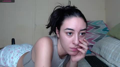 Snapshot of chloe_vahos chatting on December 2024 03:20:02 PM Chloe online show from December 2024 03:20:02 PM