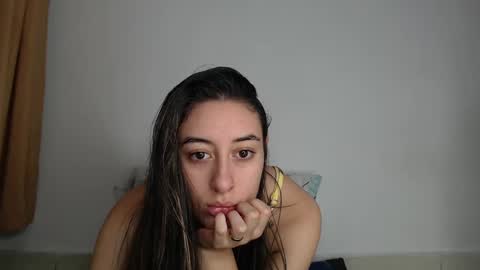 Snapshot of chloe_vahos chatting on September 2025 05:26:03 PM Chloe online show from September 2025 05:26:03 PM